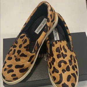 Slip on with leopard fur details